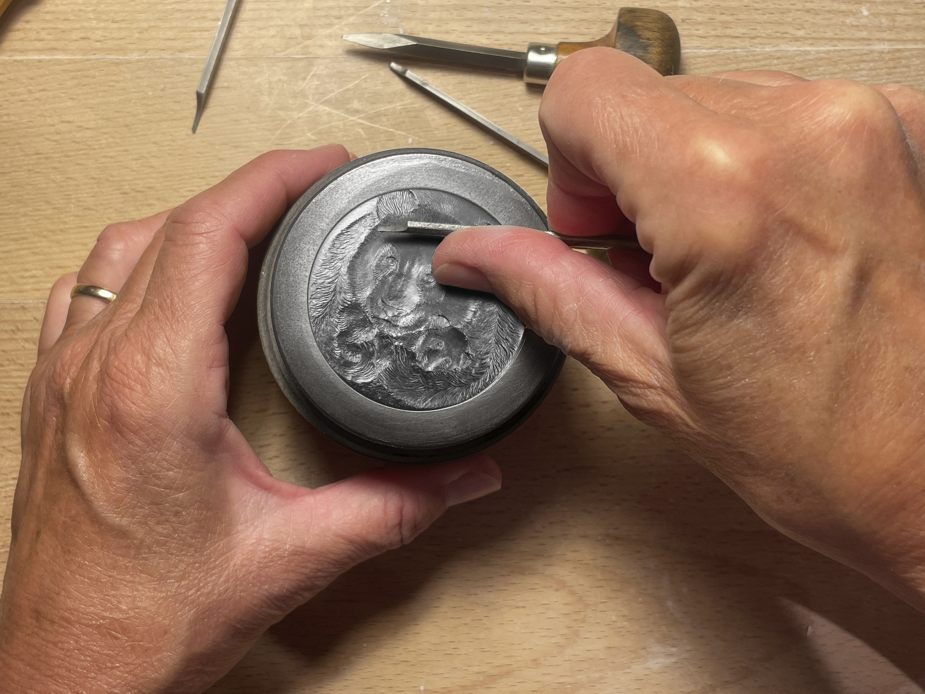 engraving die by hand